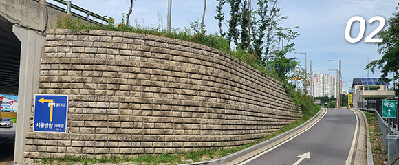 Gravity-based construction method does not require geogrid